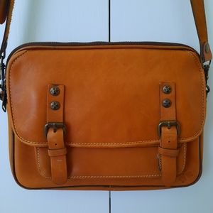 Beautiful Patricia Nash crossbody